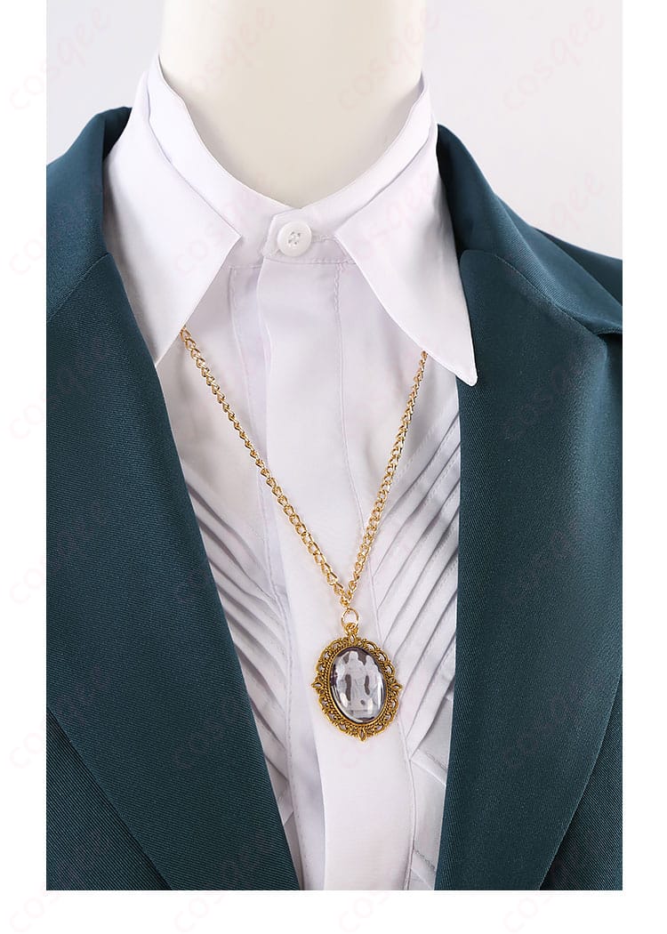 アガサ・ハークネス コスプレ衣装のネックレスのディテール。豪華でリアルなネックレスの再現。