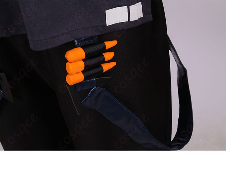 腰周りの弾薬装飾、リアルに再現されたゲーム内の要素。