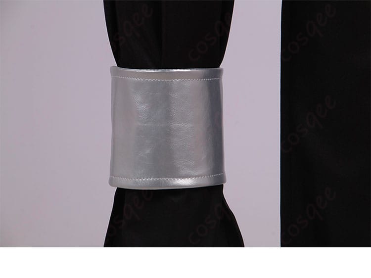 フェニックスのコスプレ衣装に合わせた足元の装飾。