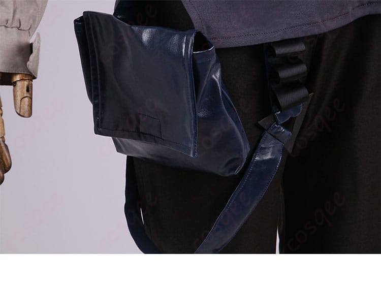 腰ポーチの装飾、実際に使用するかのような細かい作り。