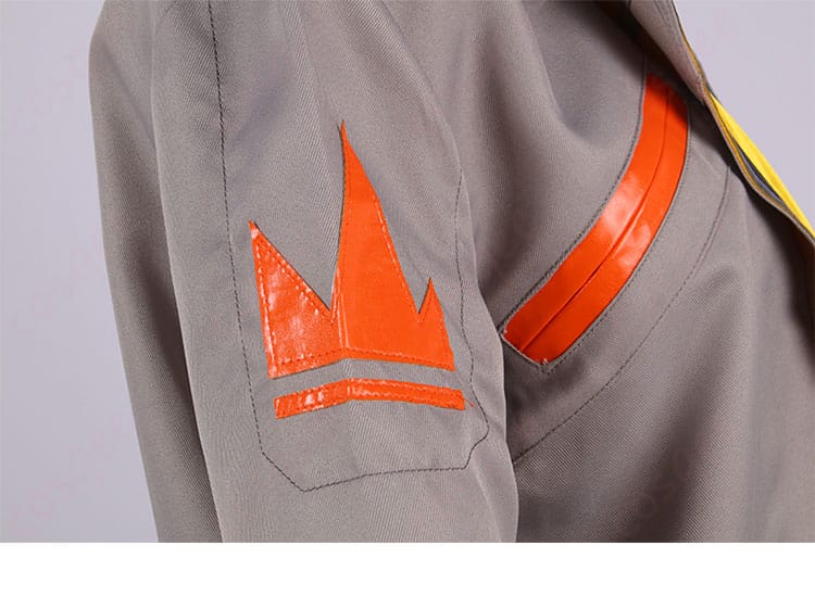 右肩部分の装飾が目立つ、フェニックスの特徴的なデザイン。