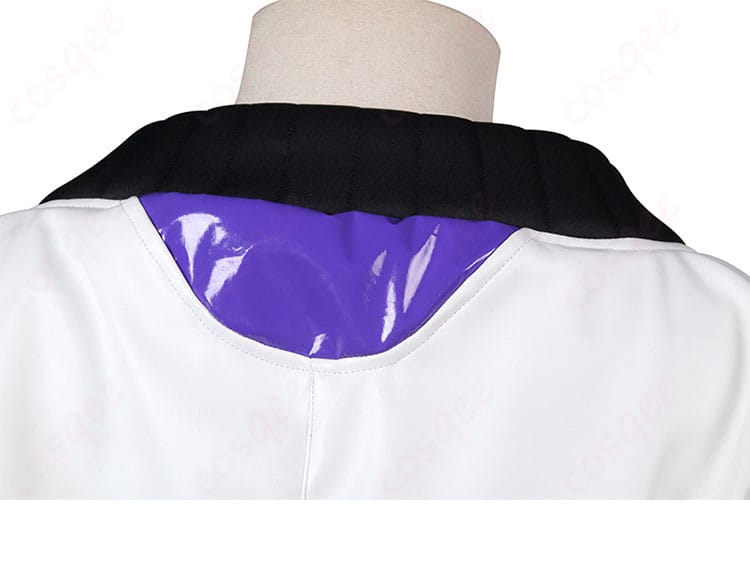 デッドロックコスプレ衣装の腰帯、装飾部分のディテールに注目。