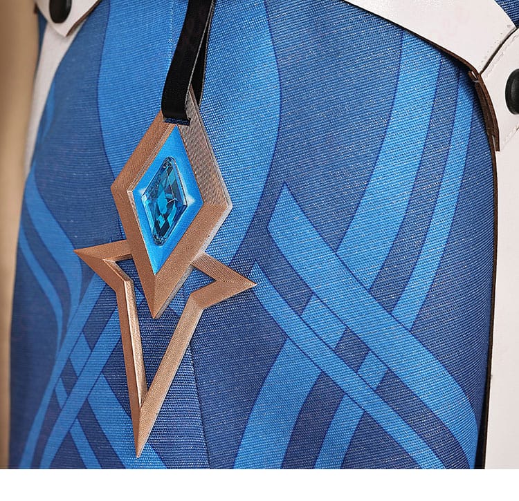 腰部分の装飾ディテール。精巧なアクセサリーが特徴的です。