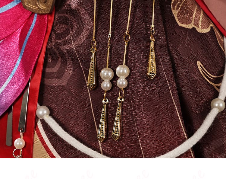 帰忘の流離人コスプレ衣装の腰間装飾、細かい装飾が衣装を引き立てる。