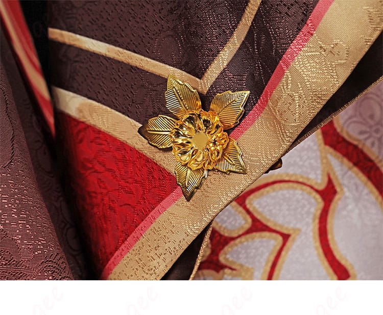 袖口に施された花飾り、コスプレ衣装の美しいアクセント。