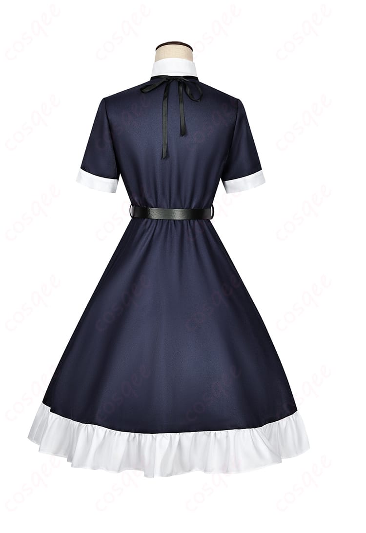 衣装背面のデザイン。丁寧に仕上げられた背面装飾に注目。