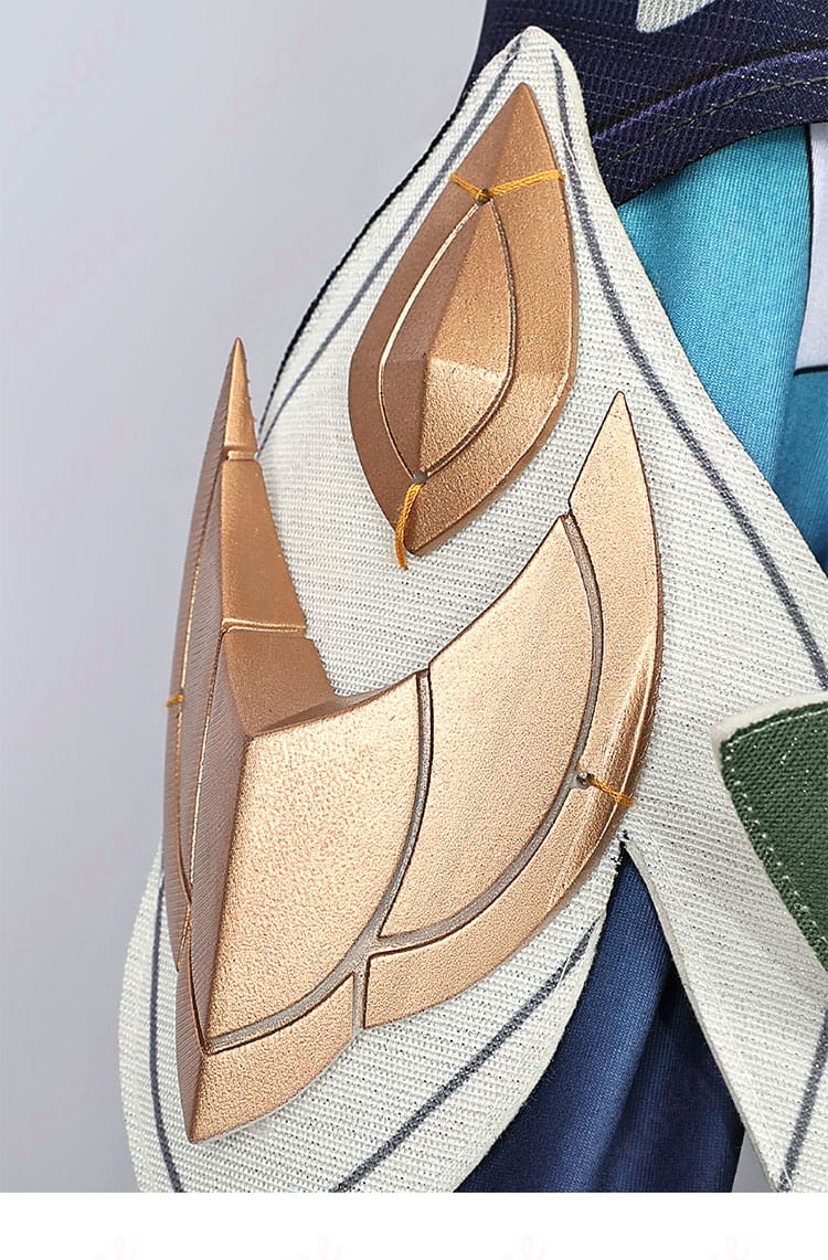 ヴィタのコスプレ衣装の右肘アーマー装飾、ディテールにこだわった戦士らしいデザイン。