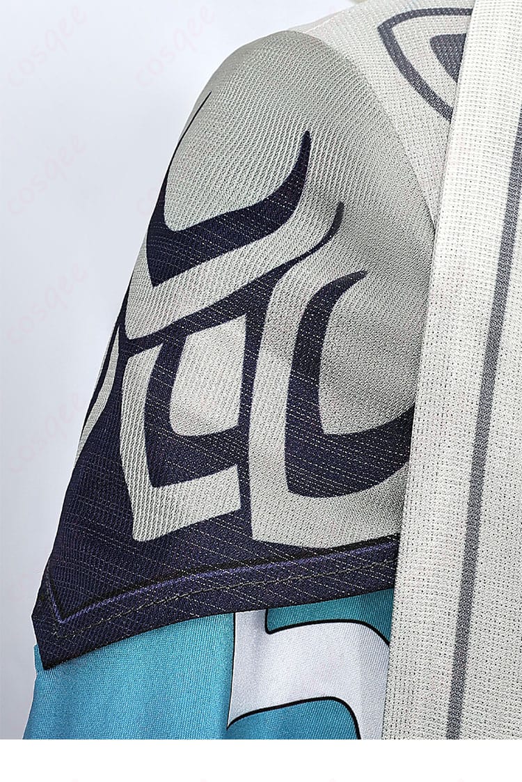 ヴィタのコスプレ衣装の左肩装飾、キャラクターの特徴を忠実に再現した装飾。