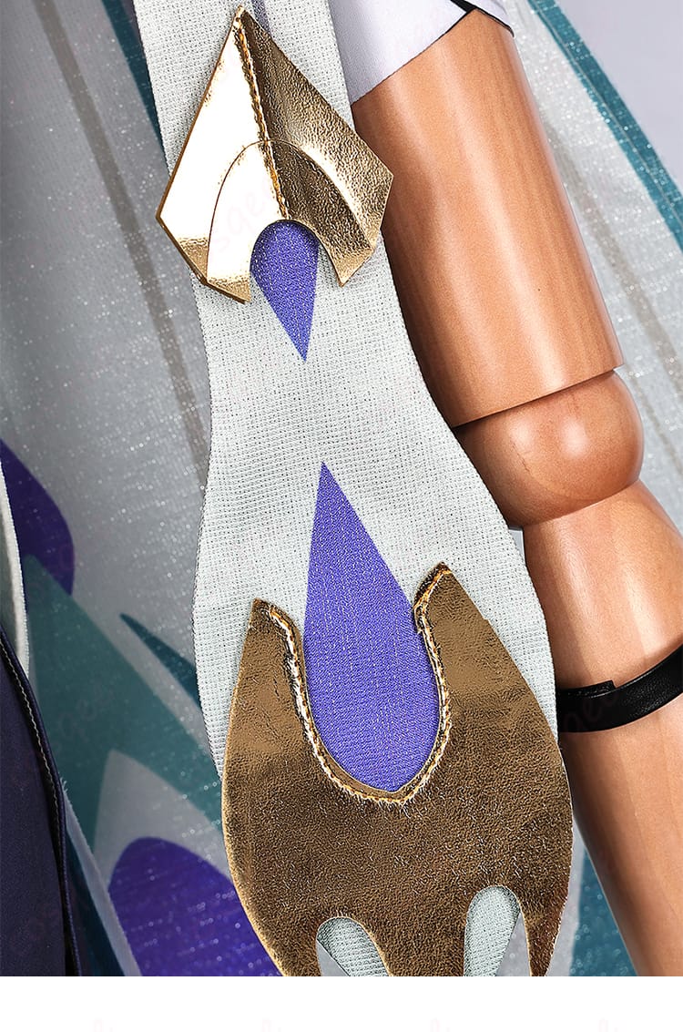 ヴィタのコスプレ衣装の肩飾り、精巧な作りが特徴の装飾部分。