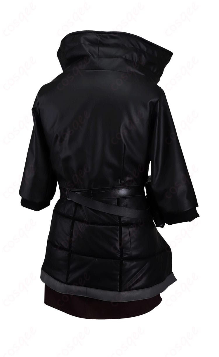 アークナイツ ホルンのコスプレ衣装、背面のデザイン詳細。後ろ姿も完璧に再現されたコスプレ衣装。