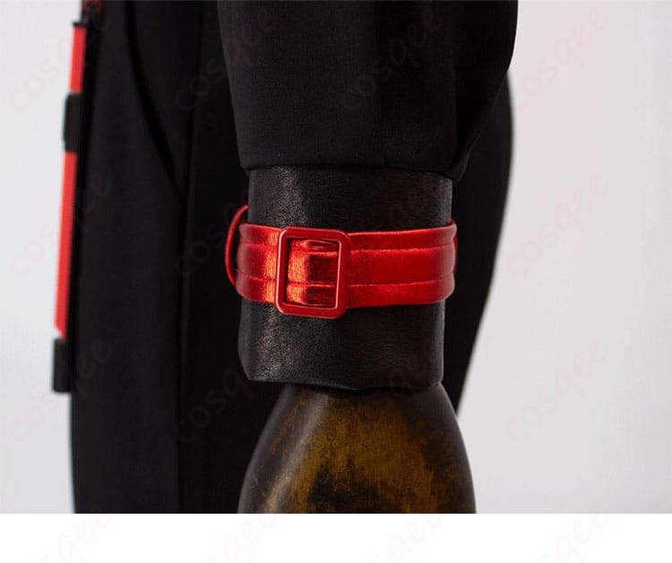 コスプレ衣装の袖口部分の装飾。細部にこだわったデザイン。