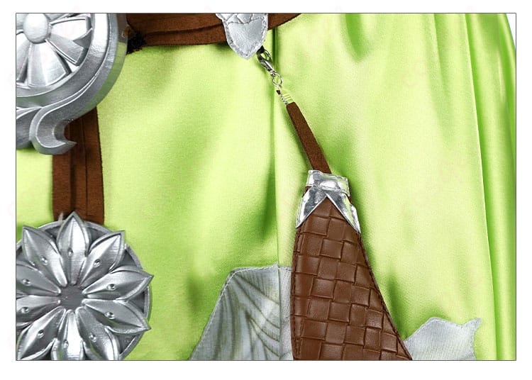 ノフィカのコスプレ衣装の腰飾り部分の美しいデザイン。