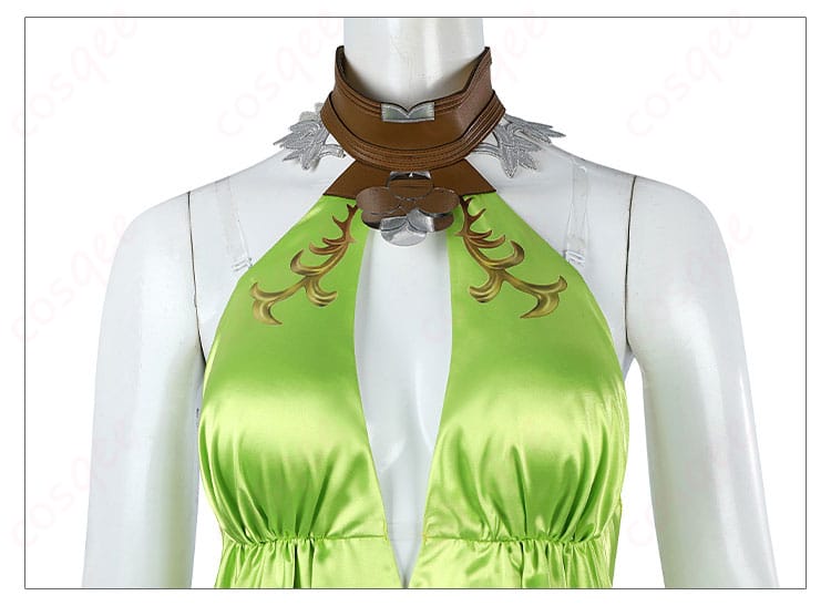 ノフィカコスプレ衣装の首飾りの詳細。華やかな装飾が魅力的。