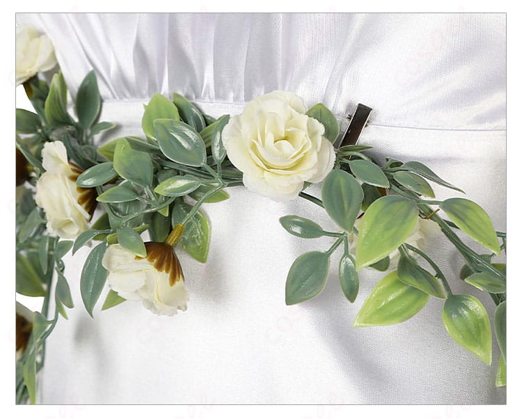 腰飾りの花飾り詳細。衣装に華やかさを加える素敵なアクセサリー。