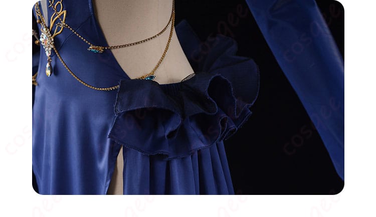 C.C.のコスプレ衣装の腰飾り、細部にこだわったアクセサリー。