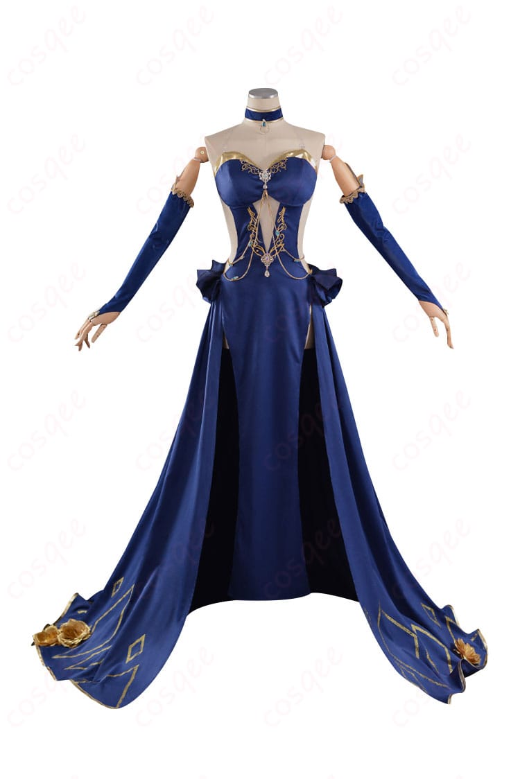 C.C.のコスプレ衣装正面、ディテールまで再現されたデザイン。