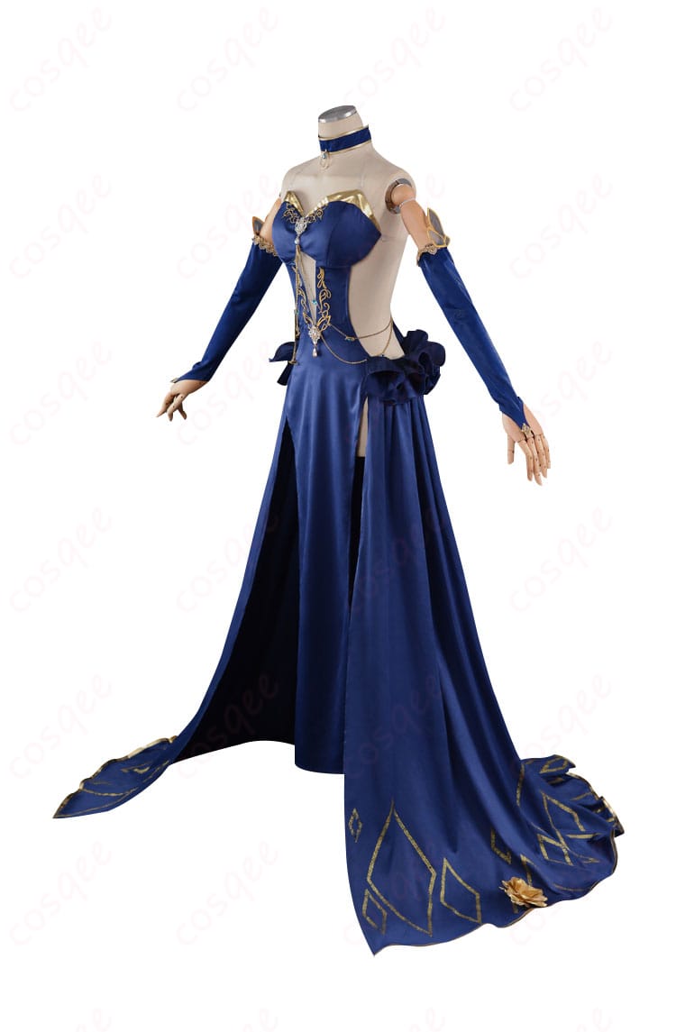 C.C. コスプレ衣装の側面、細部にわたる精密な作り。