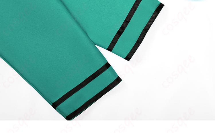 斉木楠雄 コスプレ衣装 ズボンの脚部装飾詳細。制服にぴったりな脚部のデザイン。