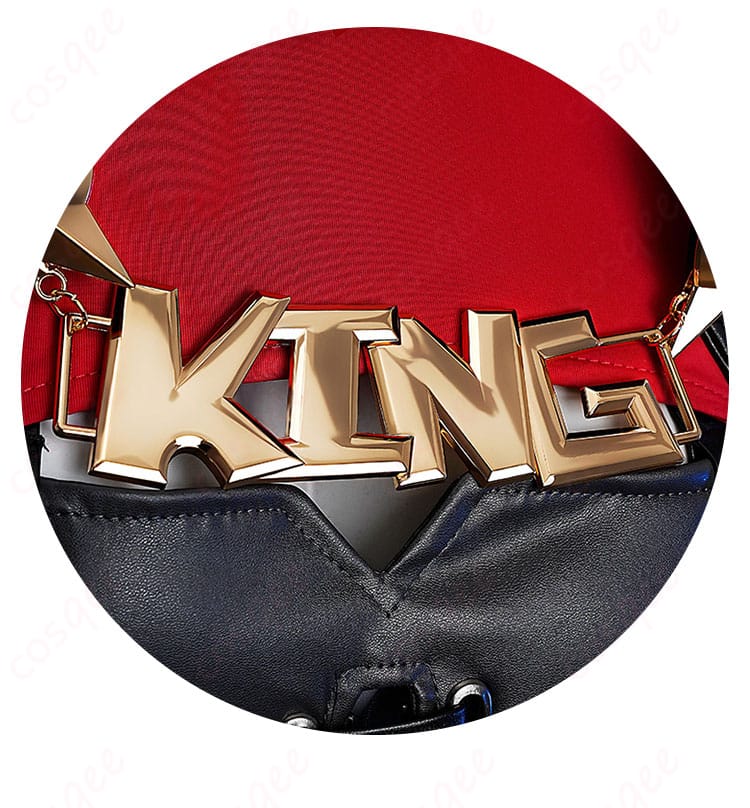 胸口の文字装飾細部 - キング・シーザーコスプレ衣装の胸口の文字装飾、細部まで忠実に再現。