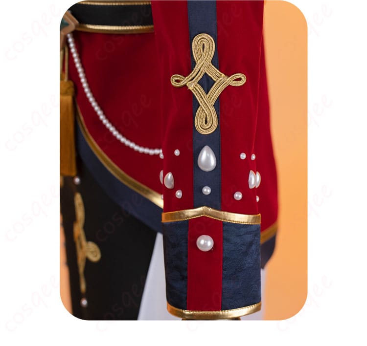 コスプレ衣装の袖口部分の装飾。細部にわたる美しい刺繍がポイント。