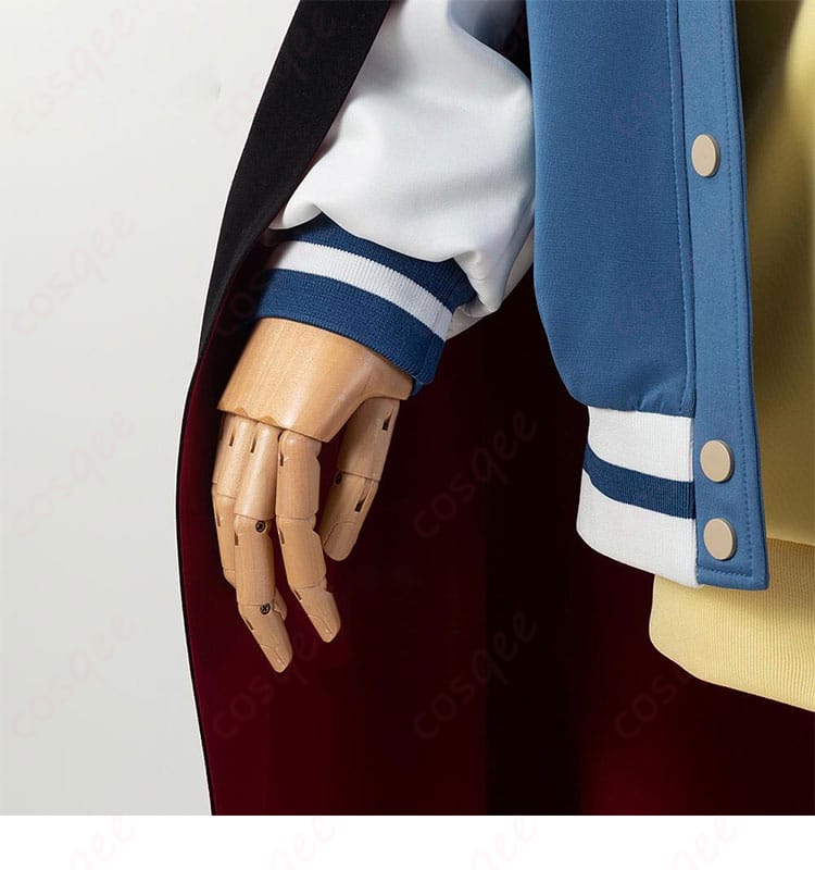 衣袖の装飾ディテール。袖口の精緻なデザインと装飾が見どころです。