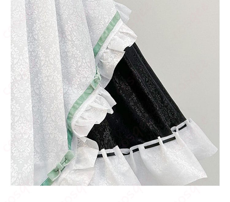 スカートの裾装飾の細部画像 - 裾部分の華やかな装飾、コスプレ衣装の美しさ