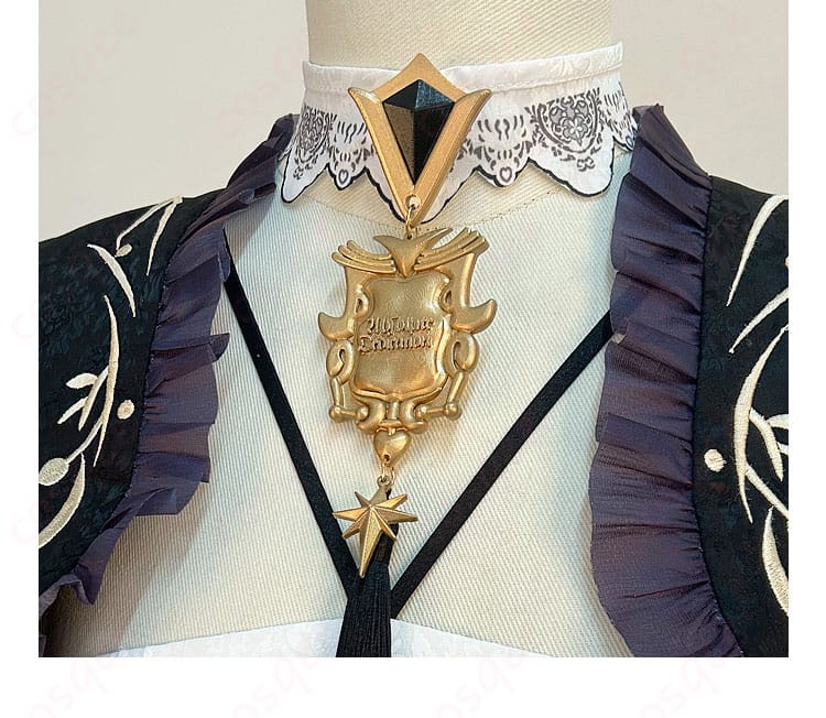 首飾りの装飾詳細写真 - メイド服に合わせた首飾りの装飾、ディテールまでこだわり