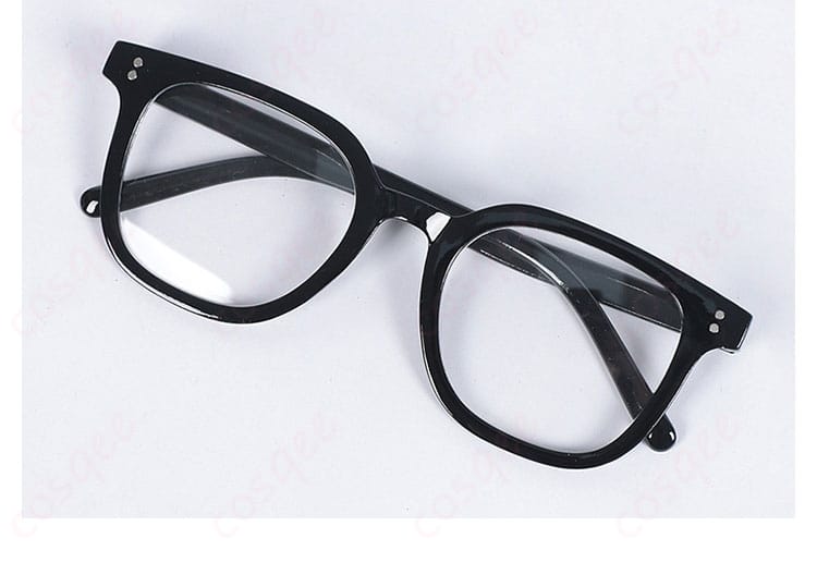 眼鏡装飾のディテール。キャラクターにぴったりな眼鏡のデザイン詳細を確認できます。