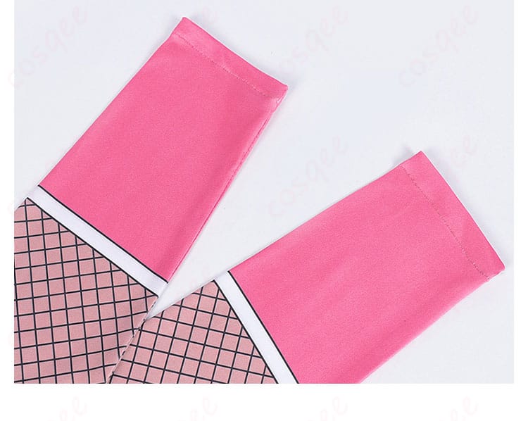 服装衣袖装飾のディテール。コスプレ衣装の袖部分に施された装飾を細かく見ることができます。