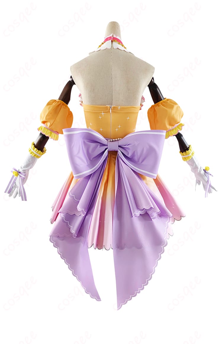 高坂穂乃果コスプレ衣装の背面画像。背面のデザインにもこだわり、年越しライブ♪のエレガントな印象。