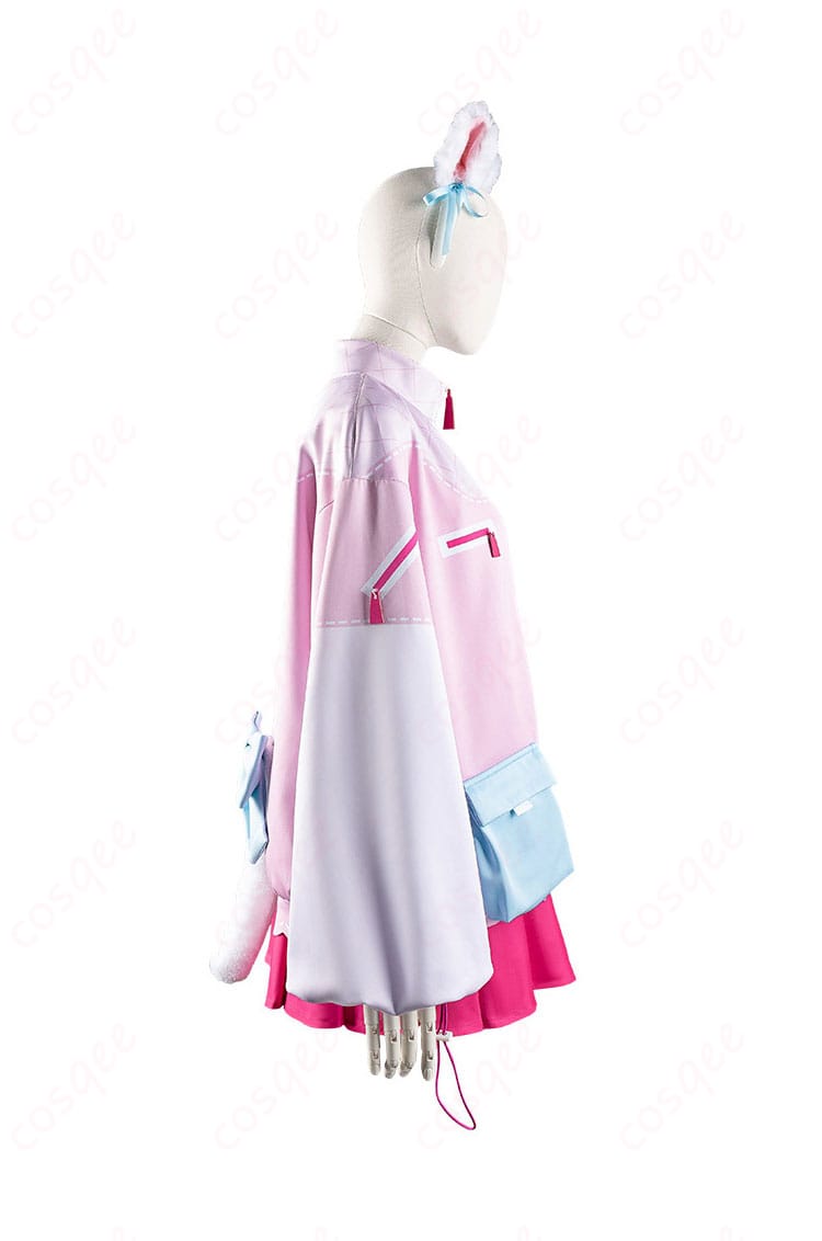 コスプレ衣装の左側のディテール。天王寺璃奈の衣装の細かい装飾が見られます。