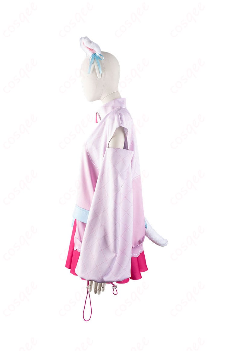 天王寺璃奈コスプレ衣装の右側のディテール。スカートとレッグカバーのデザインが鮮明に確認できます。