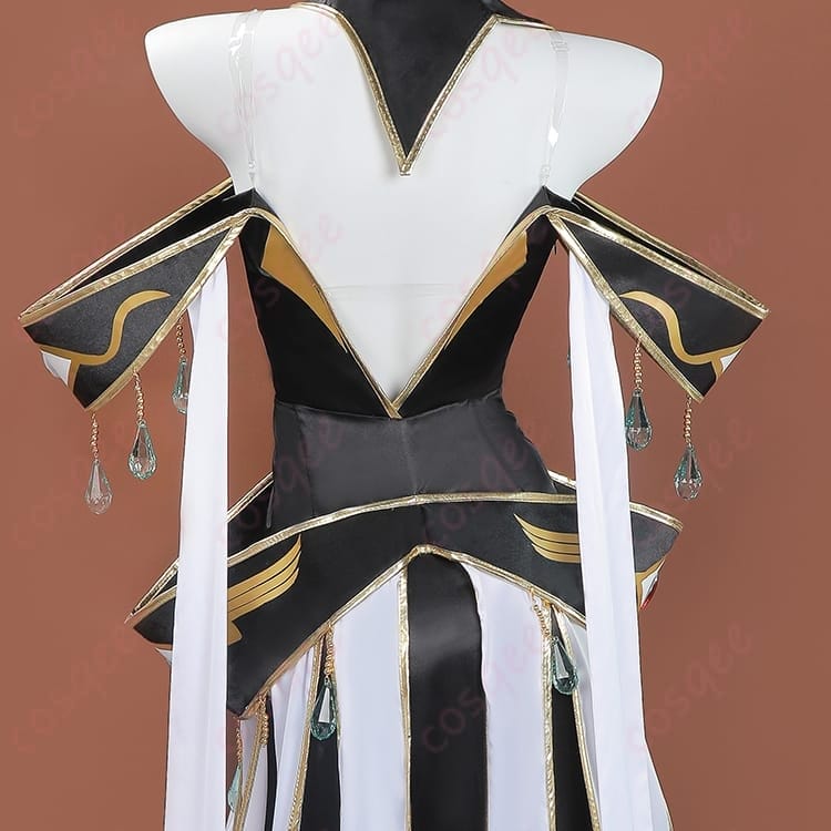 コードギアスのC.C.を気品ある黒×金で纏うブリタニア衣装コスプレ - 5枚目の画像