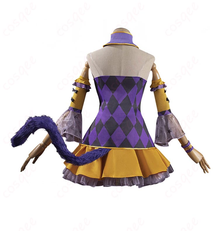 商品背面画像。背面のデザインが美しく、コスプレ衣装全体がわかります。