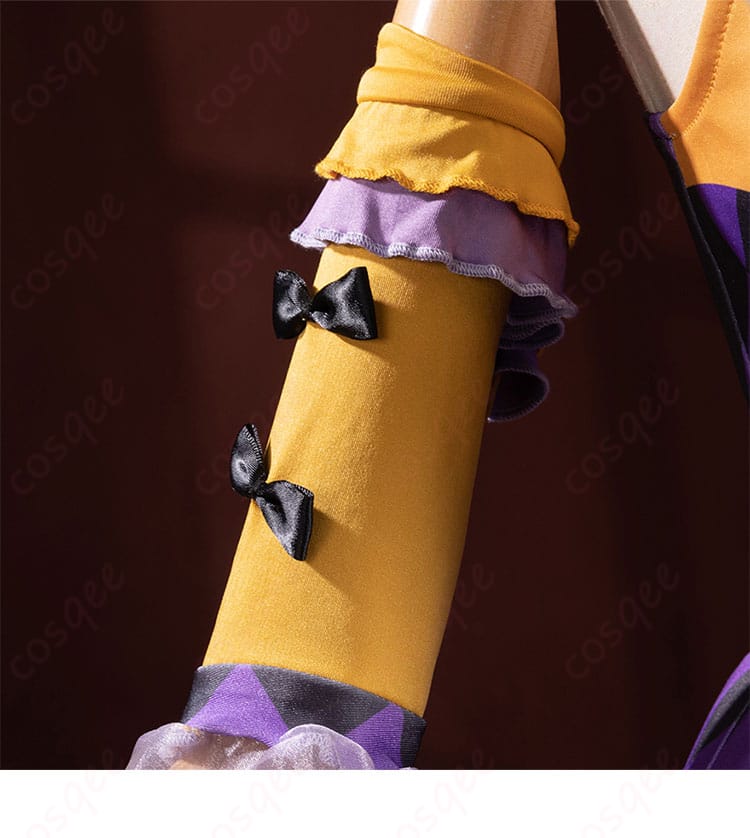 衣袖の装飾の細部。袖部分のデザインがアップで見え、衣装の完成度が伝わります。