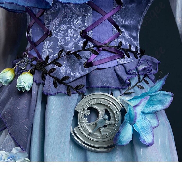 腰飾りの装飾詳細、ゲームキャラクターの衣装を忠実に再現したディテール。