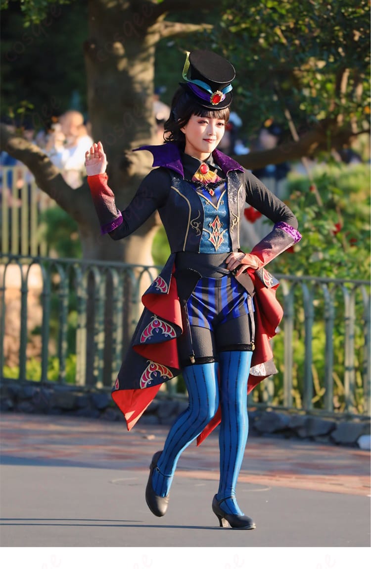 商品正面とキャラクター人物の組み合わせ画像 - ディズニー・ハロウィーン パレード ダンサー コスプレ衣装の詳細。ヴィランズ・ハロウィーン2024 ダンサー衣装を着たキャラクターのリアルな着用感。