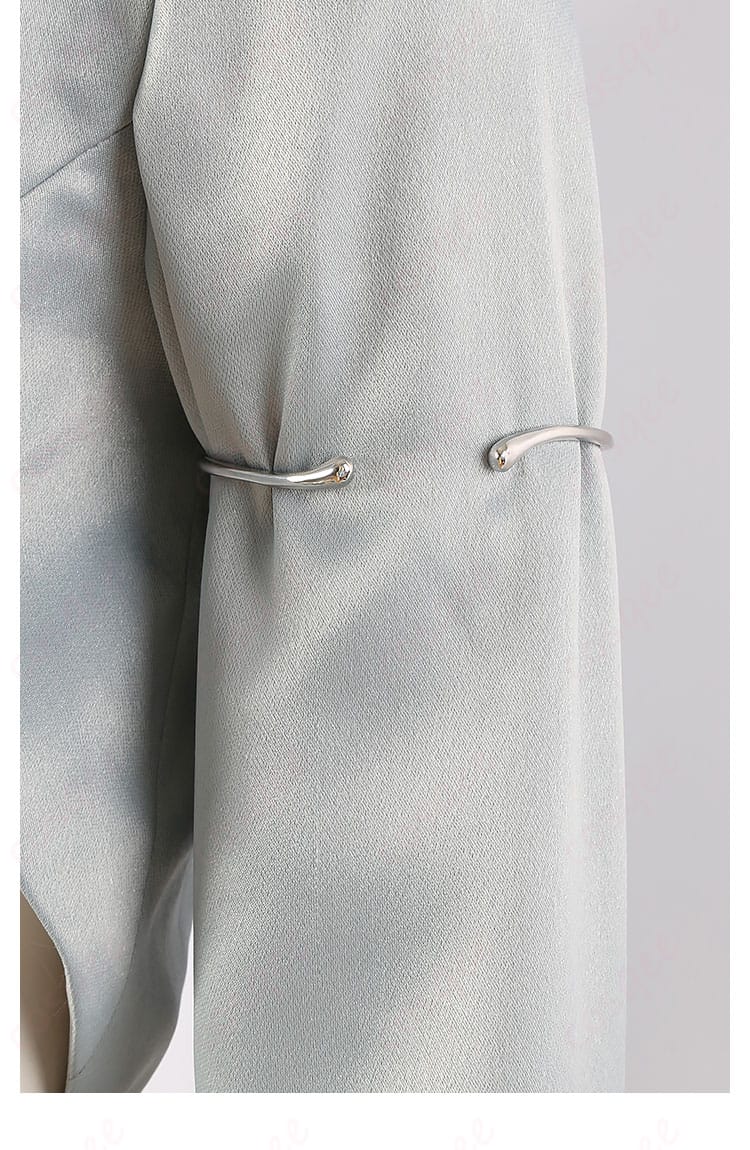 ルカ(LUKA)コスプレ衣装の左袖装飾詳細 - 左袖部分のこだわりの装飾を見逃さないで