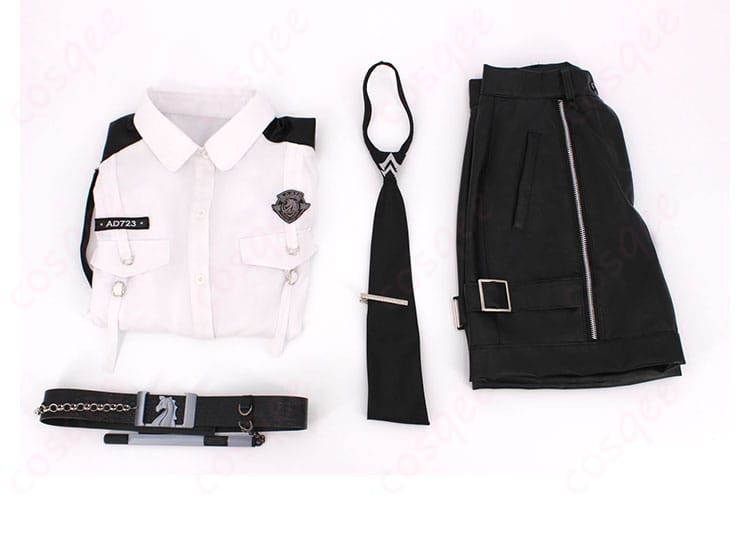 恋と深空 プレイヤー コスプレ衣装 セット内容の写真。シャツ、ショートパンツ、ネクタイ、ベルトがセット。
