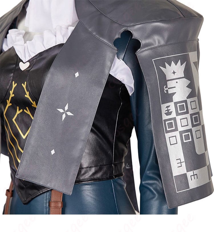 ヒュルケンベルグのコスプレ衣装の肩袖部分の装飾細部。高い再現度。