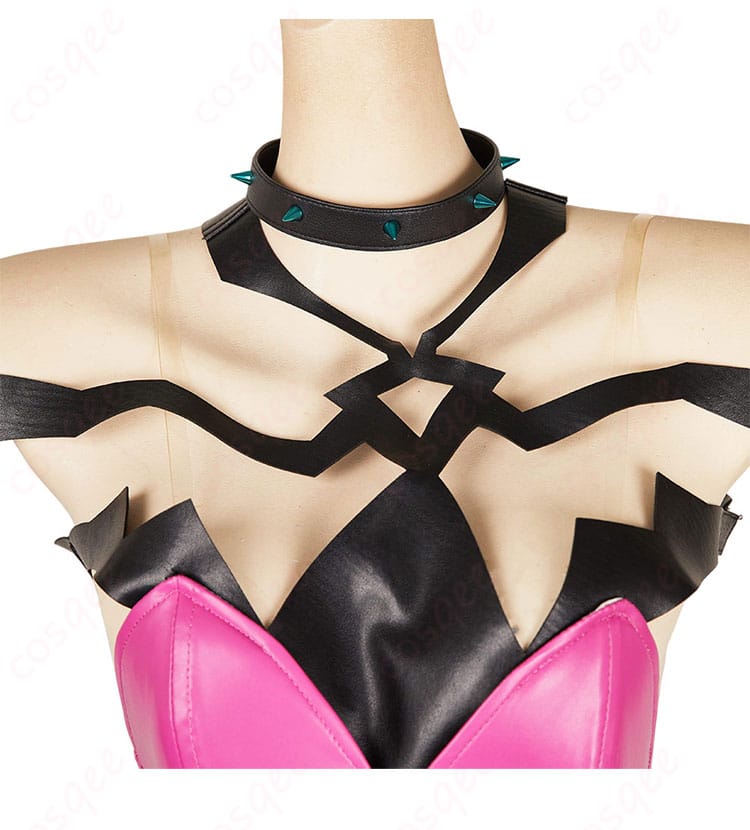 服装の領口装飾の細かいディテール、バニーVer.ならではのデザインが際立つ画像。