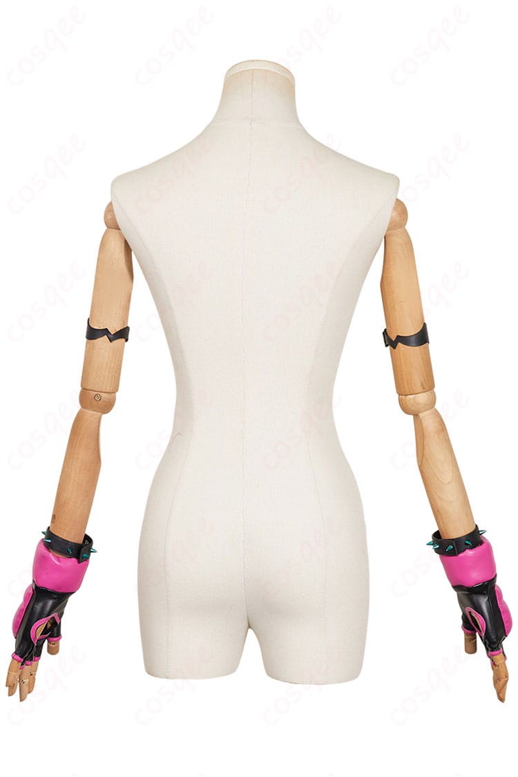 拳頭背面装飾のディテール、バニーコスプレのアクセントをアップで見ることができる画像。