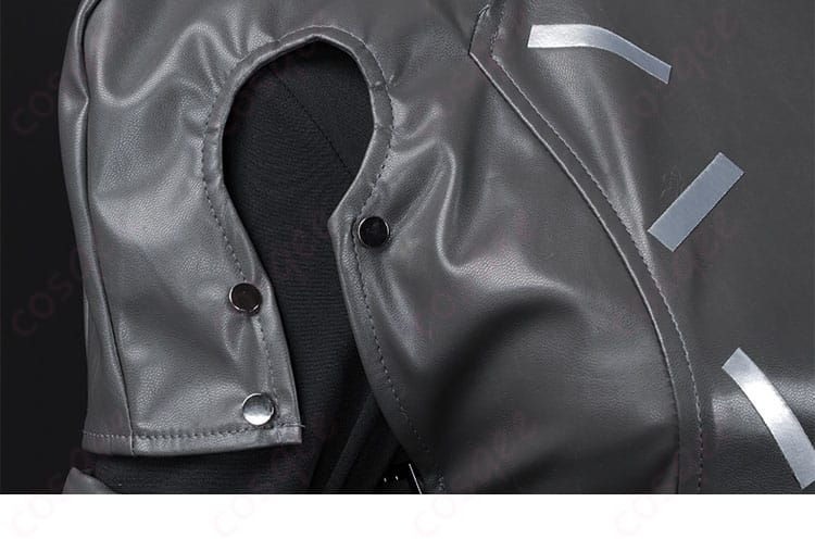 肩袖部分の装飾のアップ。細部までこだわったデザインが感じられる部分です。