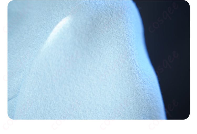 雪ミクコスプレ衣装の肩袖装飾のディテール画像。繊細な装飾が特徴のデザイン。