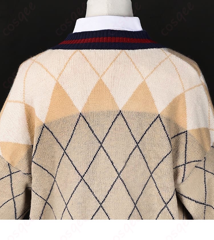 恋と深空 ホムラ コスプレ衣装の背面の詳細画像。服の後ろ部分のデザインやアクセントがよく見えます。