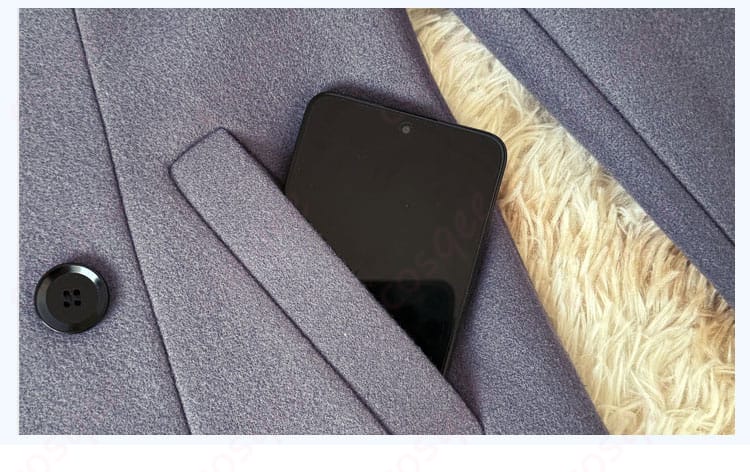 衣袋装飾のディテール。衣装のポケット部分に施された装飾の詳細。