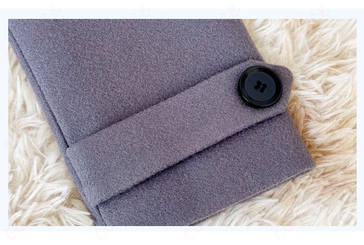 袖口装飾のディテール。袖口に施された装飾が際立つ部分の画像。