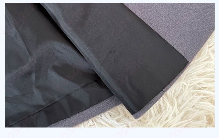 服装内側のディテール。衣装の内側や裏地の素材が確認できる画像。