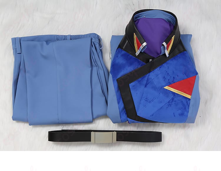 ムウ・ラ・フラガのコスプレ衣装セットの全内容。上着、ズボン、ベルトがセットになっています。