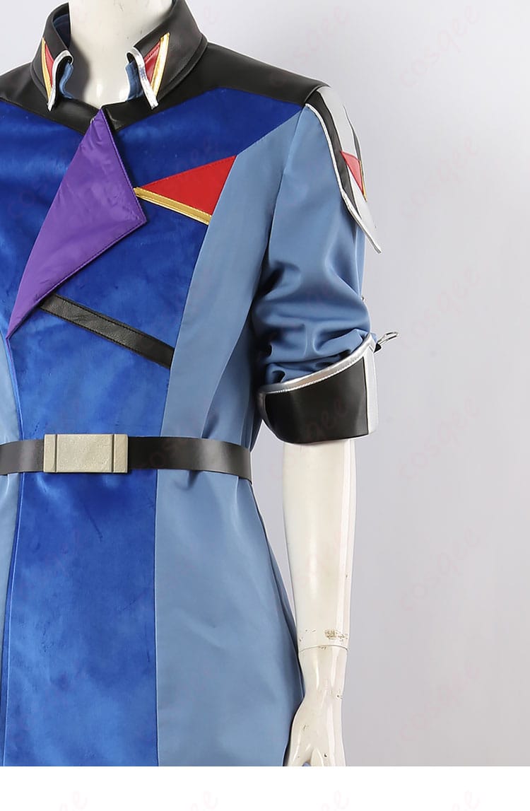 肩袖部分のデザインと装飾の細部。コスプレ衣装のディテールまでこだわった作り。